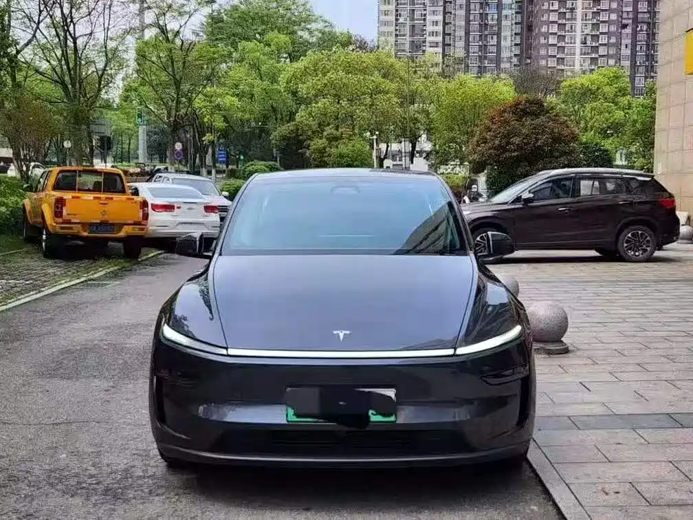 Tesla Model Y 2025 — фото 2