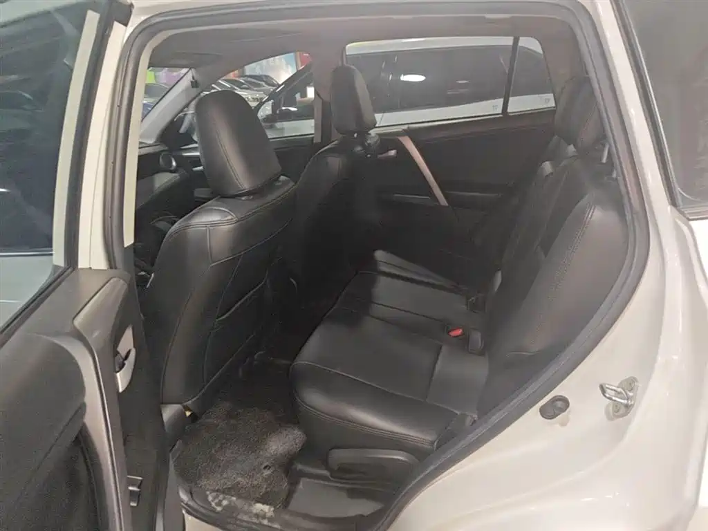 Toyota RAV4 2019 — фото 17