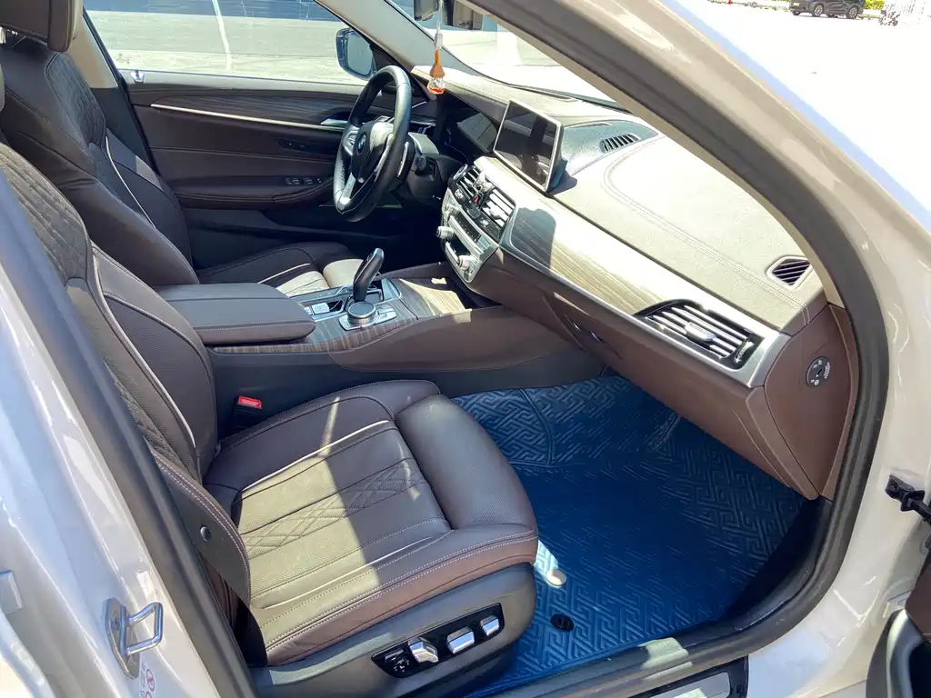 BMW 5 Series 2020 — фото 19