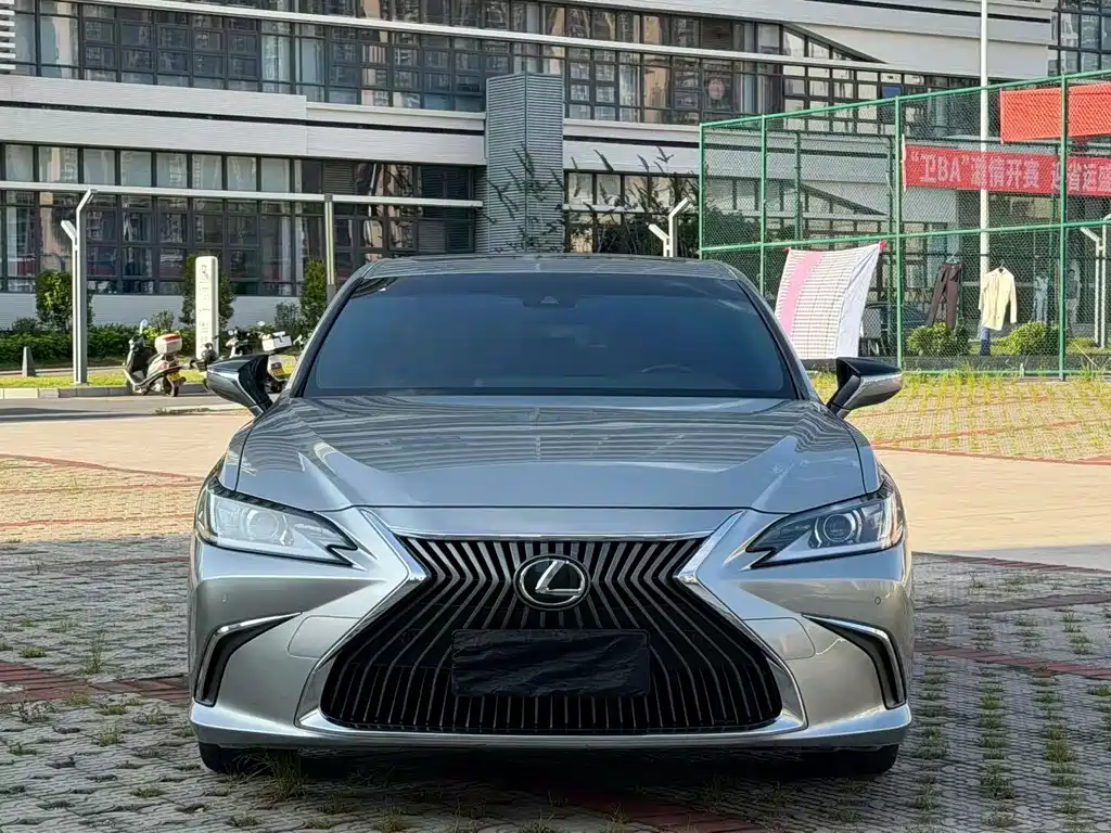 Lexus ES 2020 — фото 2