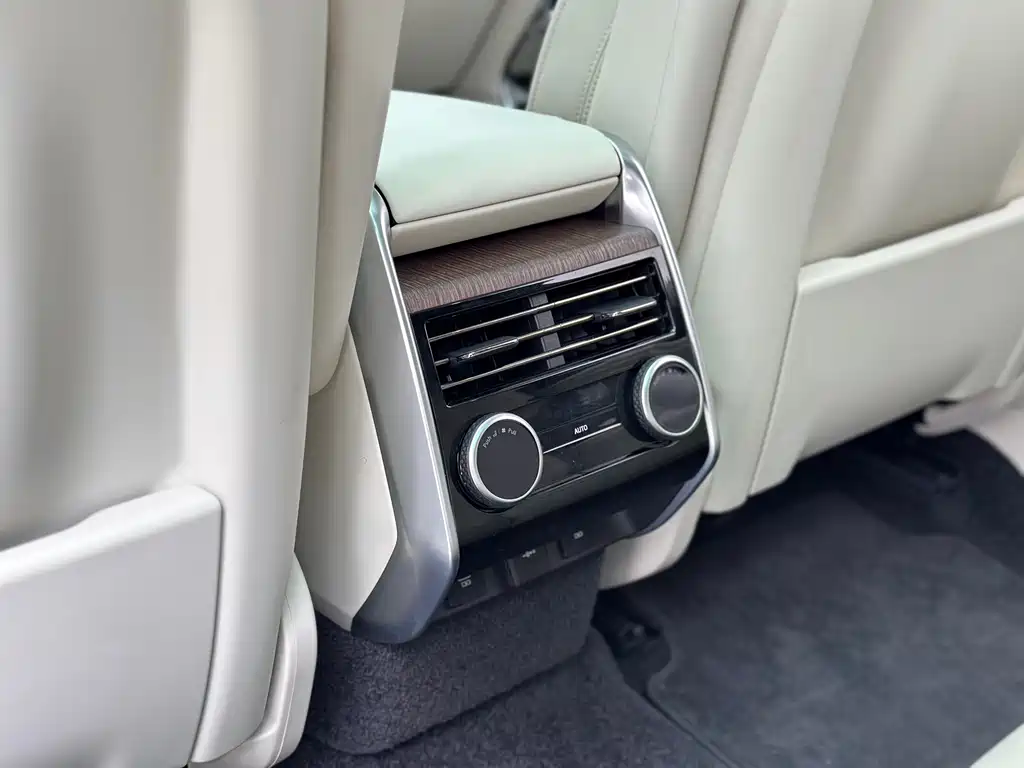 Land Rover Range Rover 2024 — фото 18