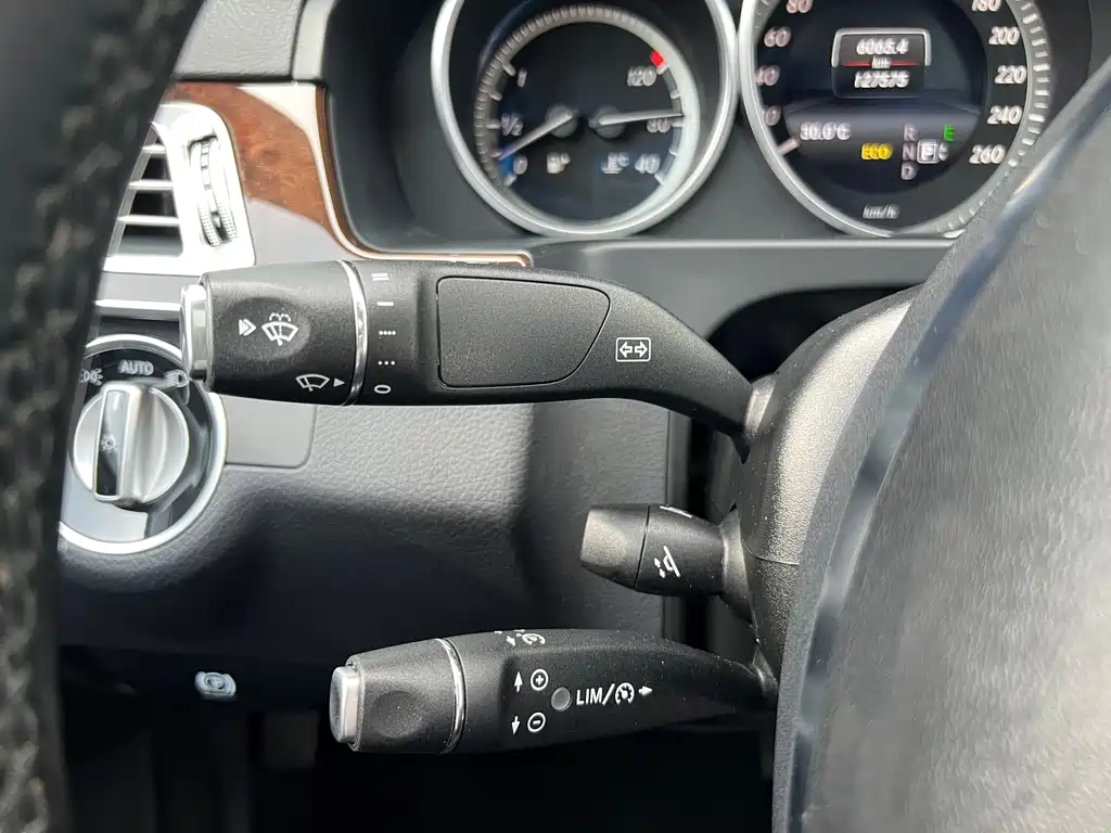 Mercedes-Benz E-Class 2015 — фото 31