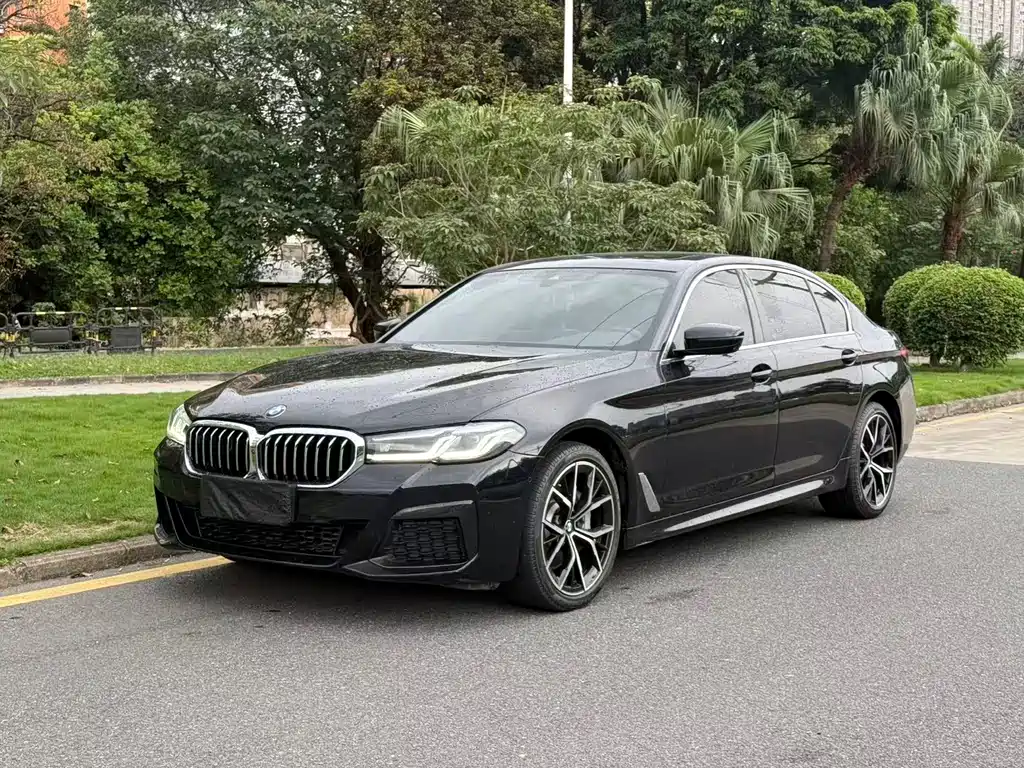BMW 5 Series 2022 — фото 1
