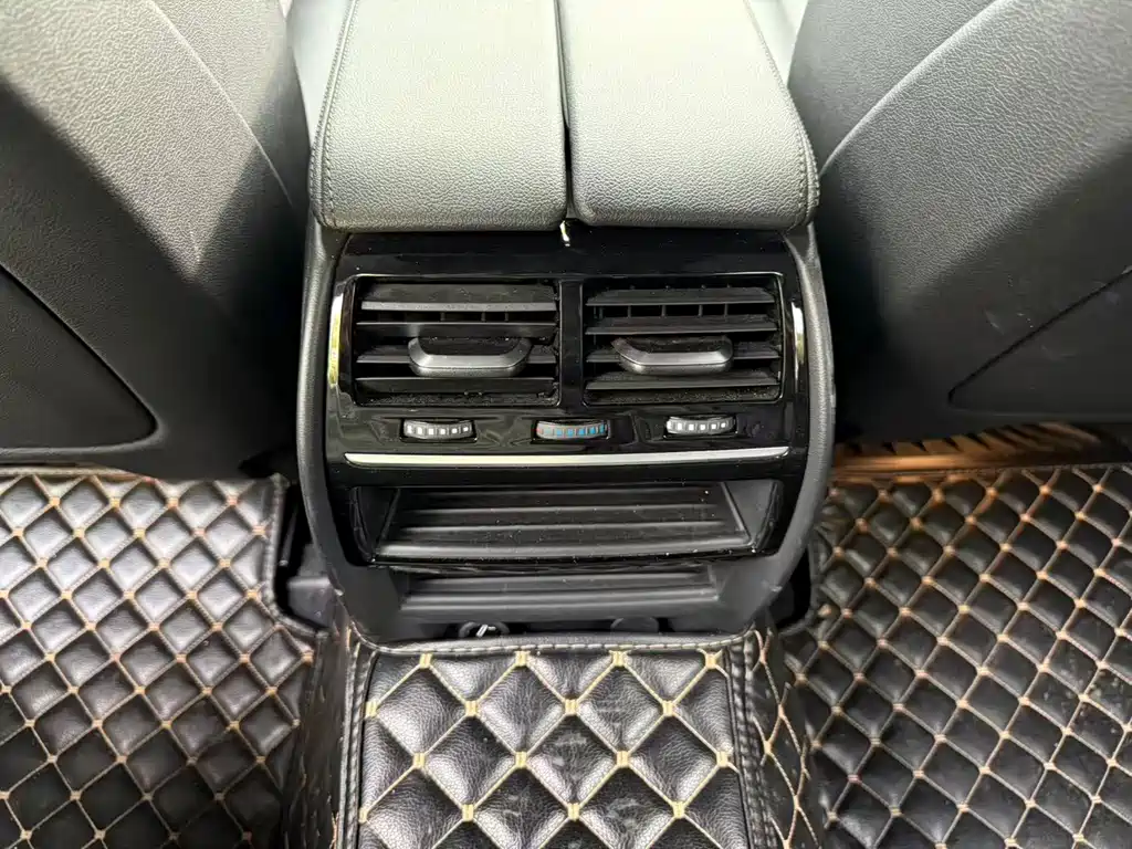 BMW 5 Series 2018 — фото 9