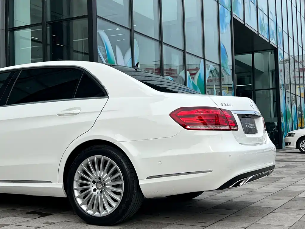Mercedes-Benz E-Class 2015 — фото 12