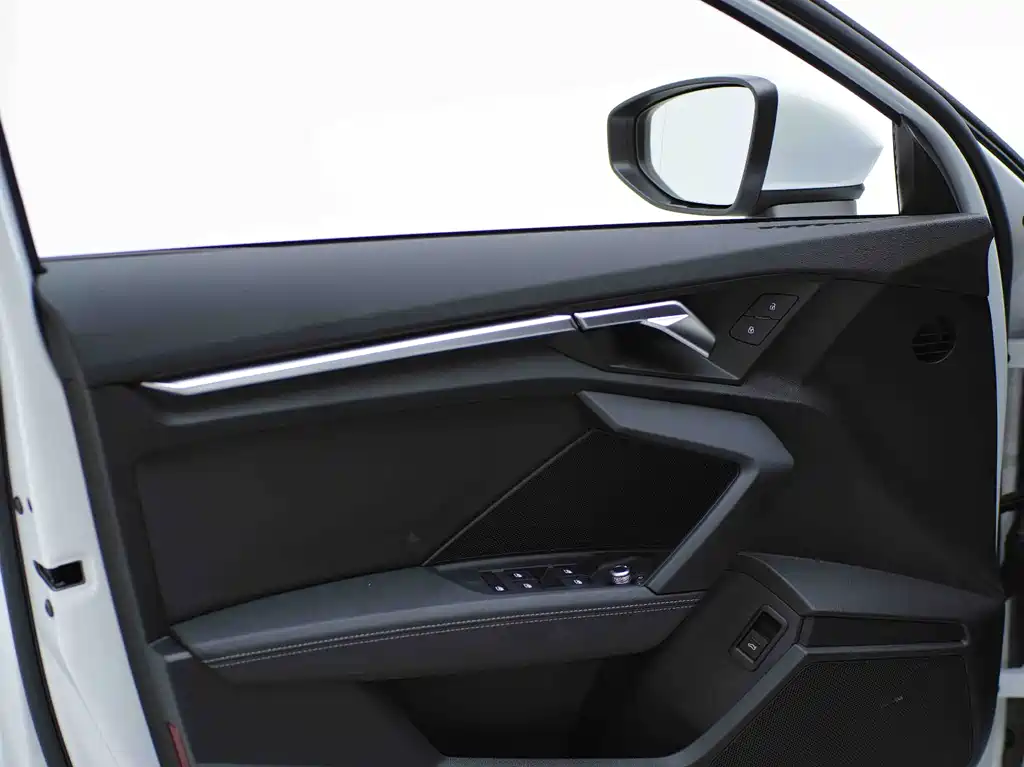 Audi A3 2023 — фото 12