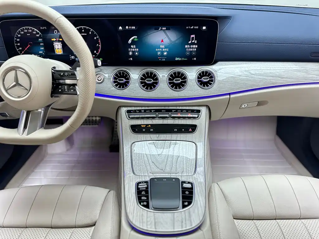 Mercedes-Benz E-Class 2024 — фото 18