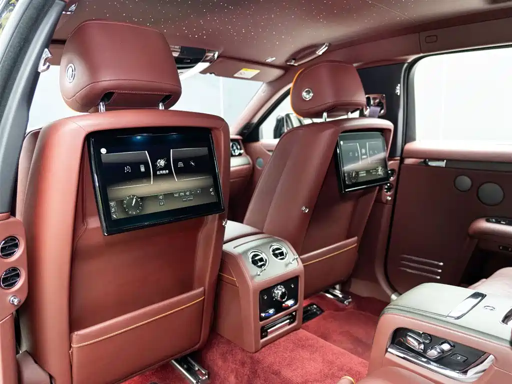 Rolls-Royce Ghost 2021 — фото 16