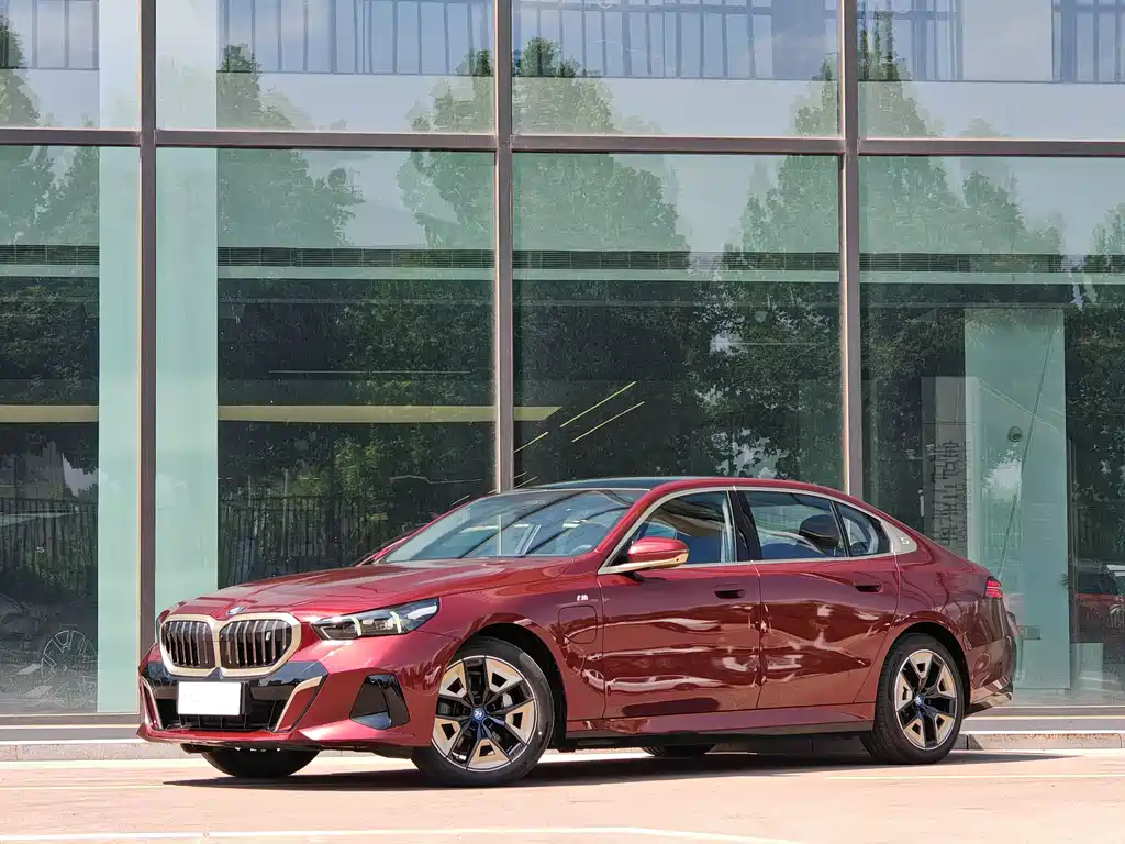 BMW i5 — фото 1
