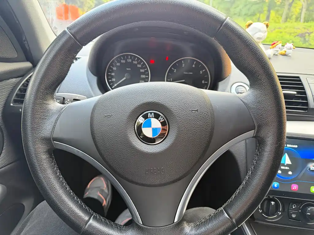 BMW 1 Series 2011 — фото 20
