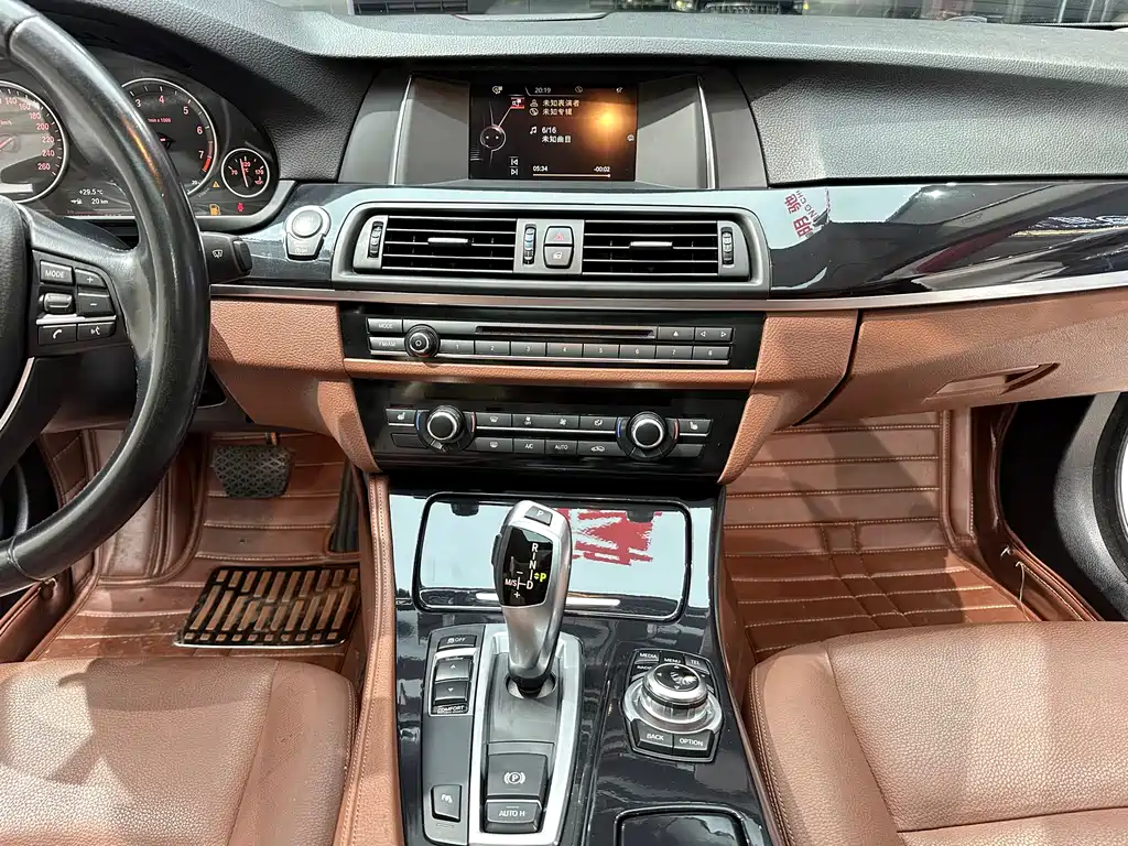 BMW 5 Series 2016 — фото 15