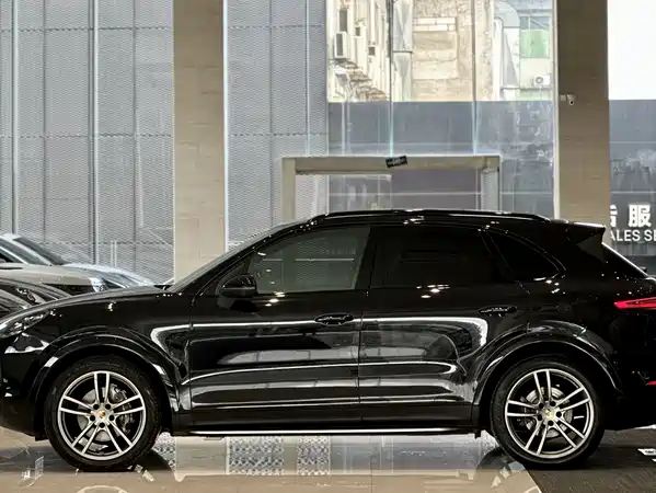 Porsche Cayenne 2021
