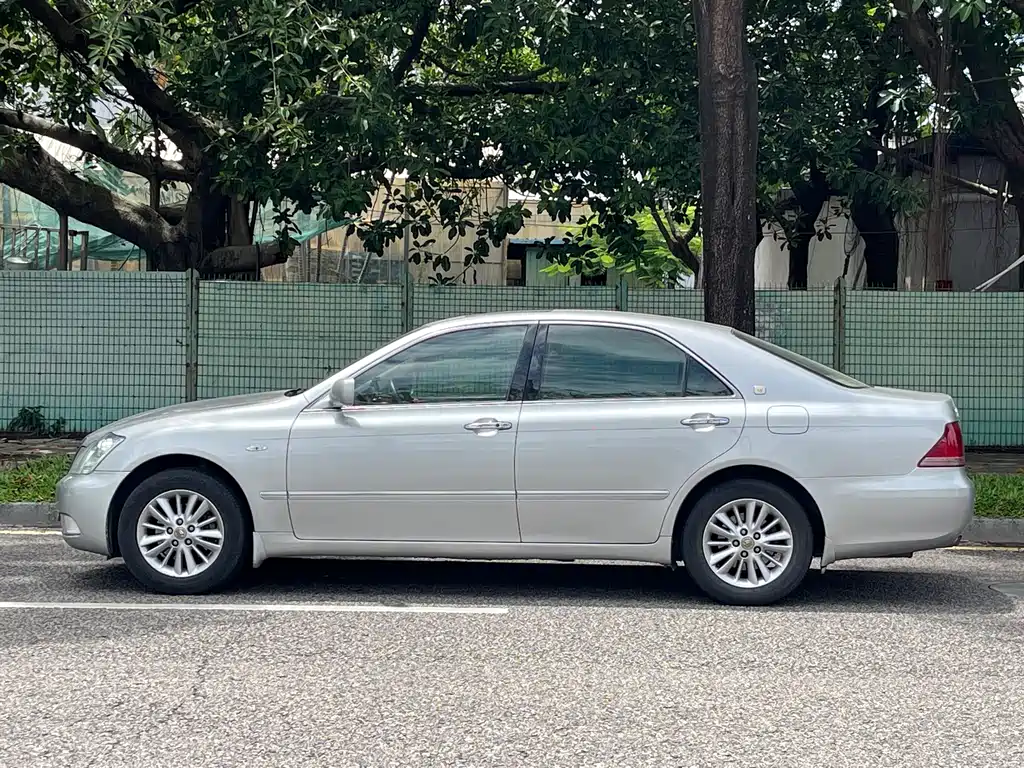 Toyota Crown 2010 — фото 15
