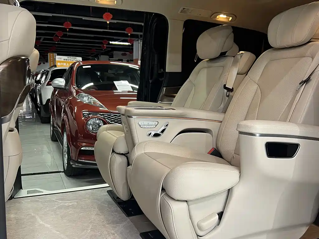 Mercedes-Benz V-Class 2022 — фото 12