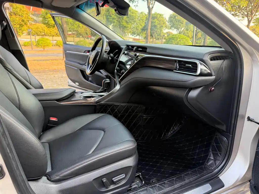 Toyota Camry 2020 — фото 16