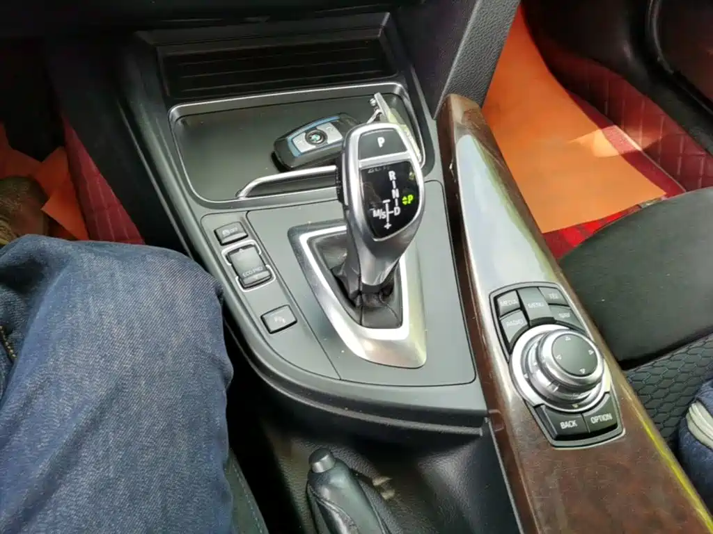 BMW 3 Series 2017 — фото 10