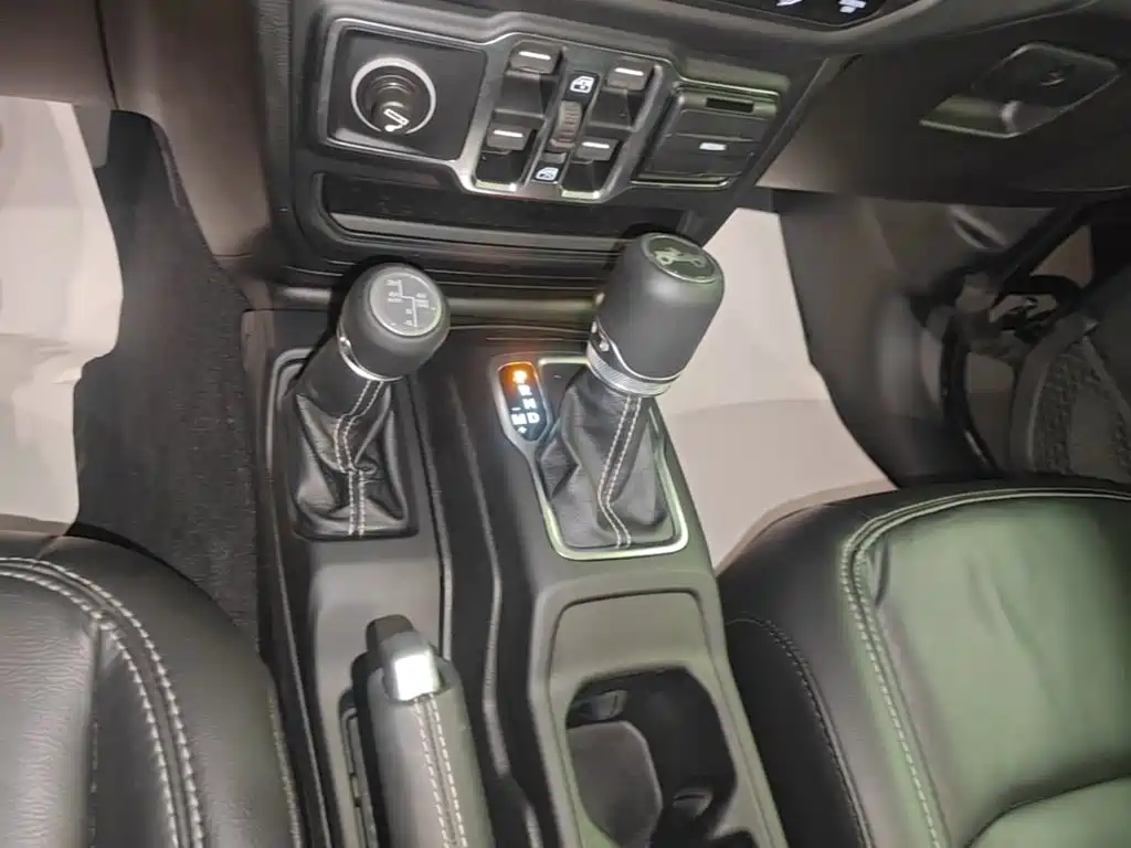 Jeep Wrangler 2019 — фото 10