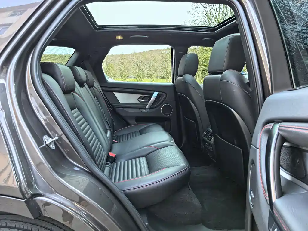 Land Rover Discovery Sport 2023 — фото 12