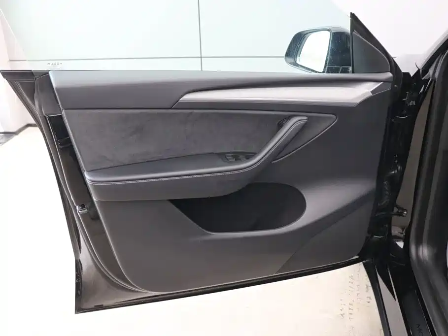 Tesla Model Y 2024 — фото 10
