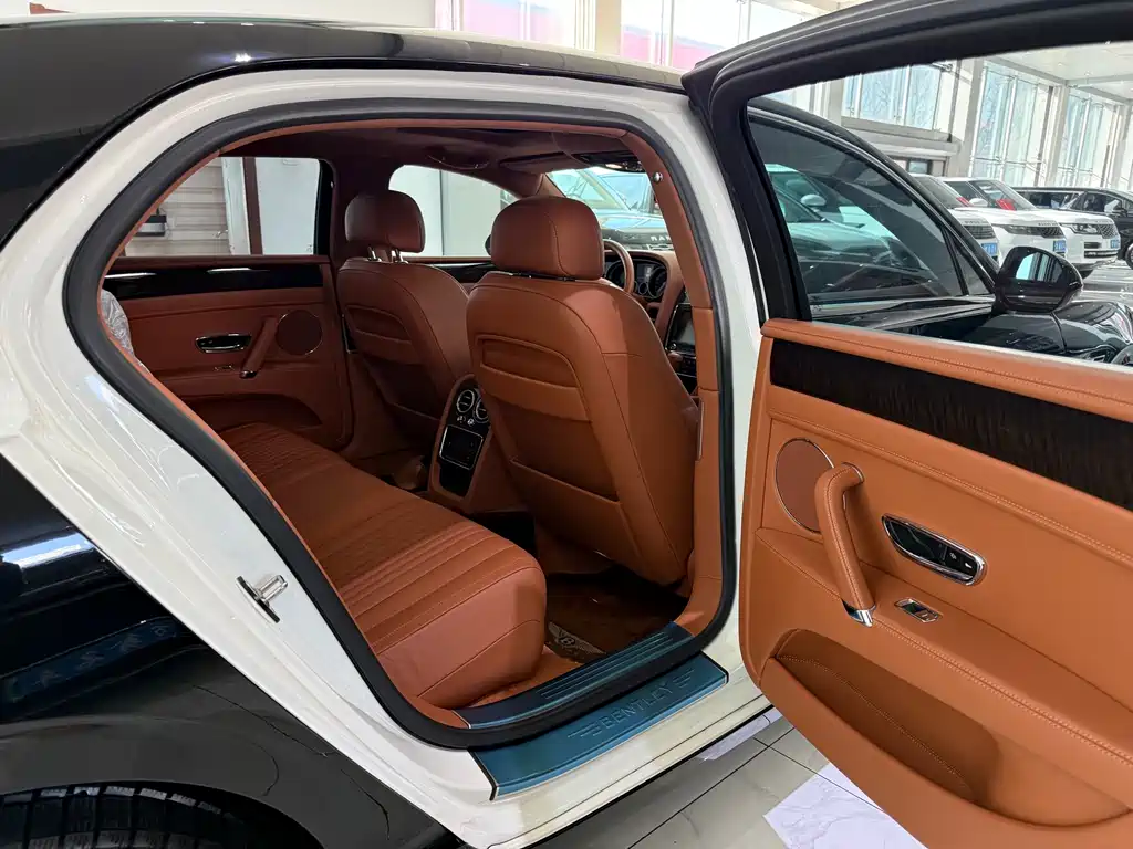 Bentley Flying Spur 2019 — фото 12