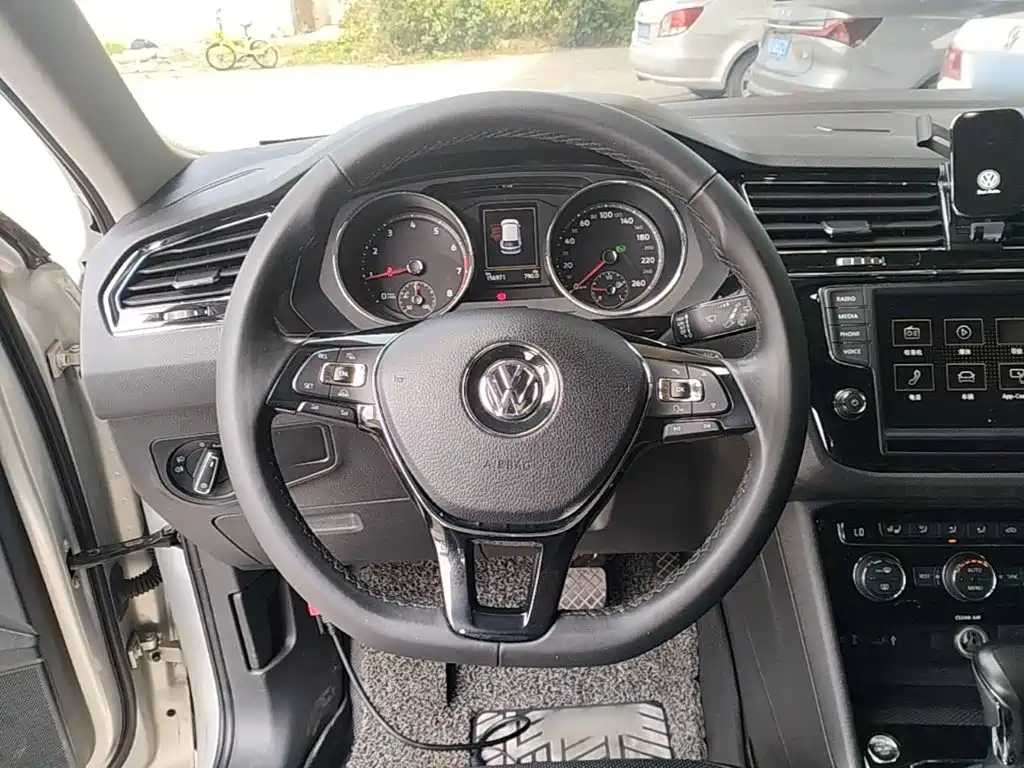Volkswagen Tiguan L 2018 — фото 11