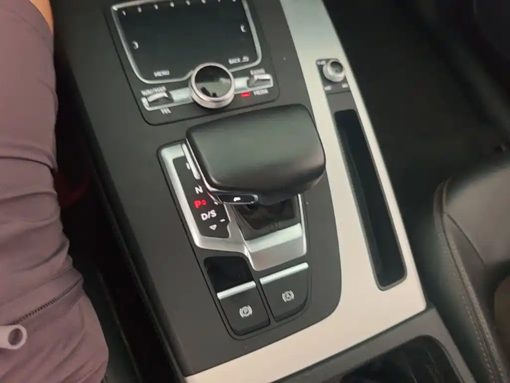 Audi Q5L 2018 — фото 14