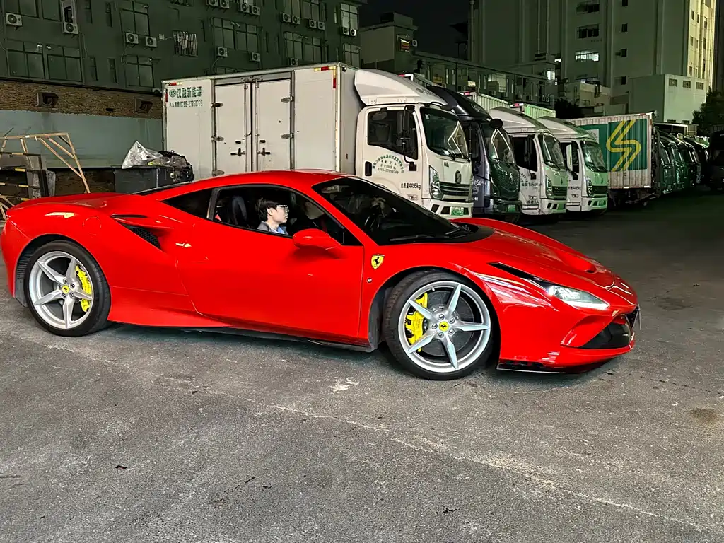 Ferrari F8 2022 — фото 16