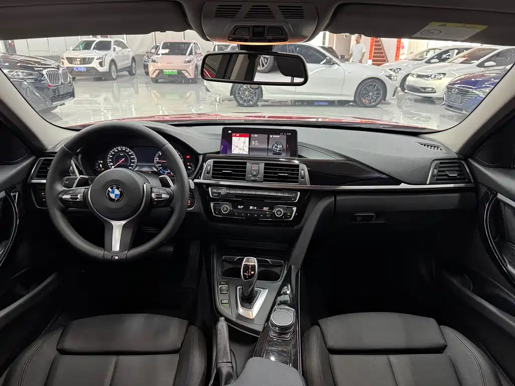 BMW 3 Series 2018 — фото 14