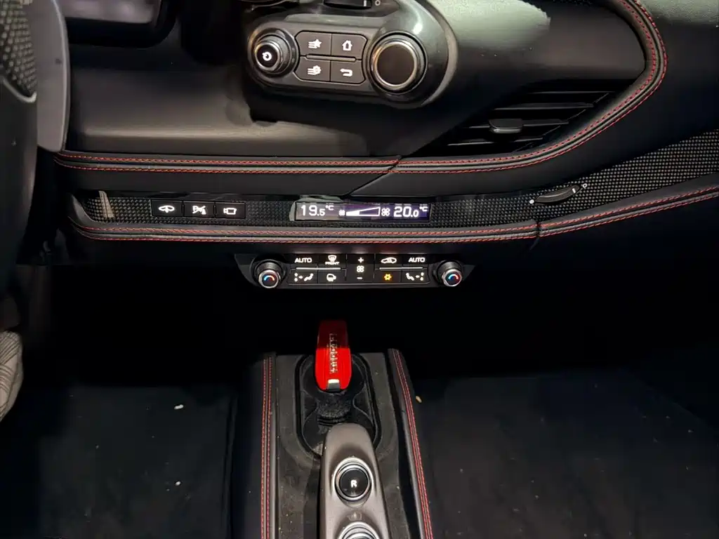 Ferrari F8 2022 — фото 10