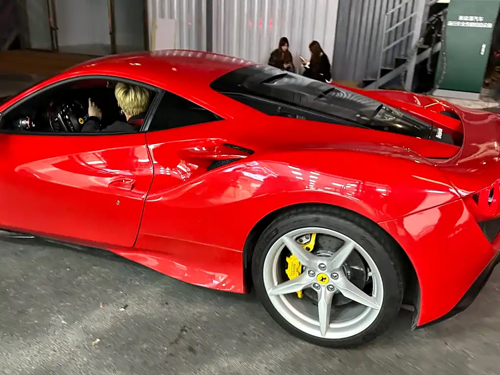 Ferrari F8 2022 — фото 17