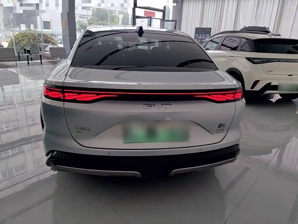 BYD Han L 2025