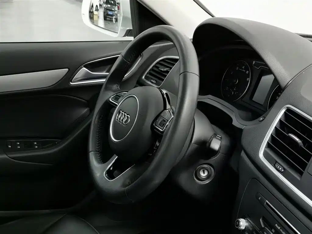 Audi Q3 2019 — фото 22