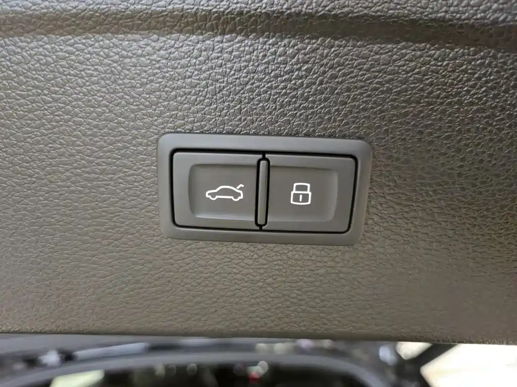 Audi Q5L 2025 — фото 24