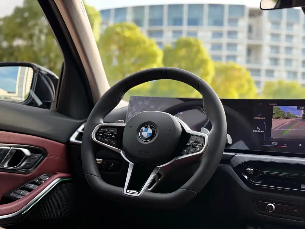 BMW 3 Series 2025 — фото 10
