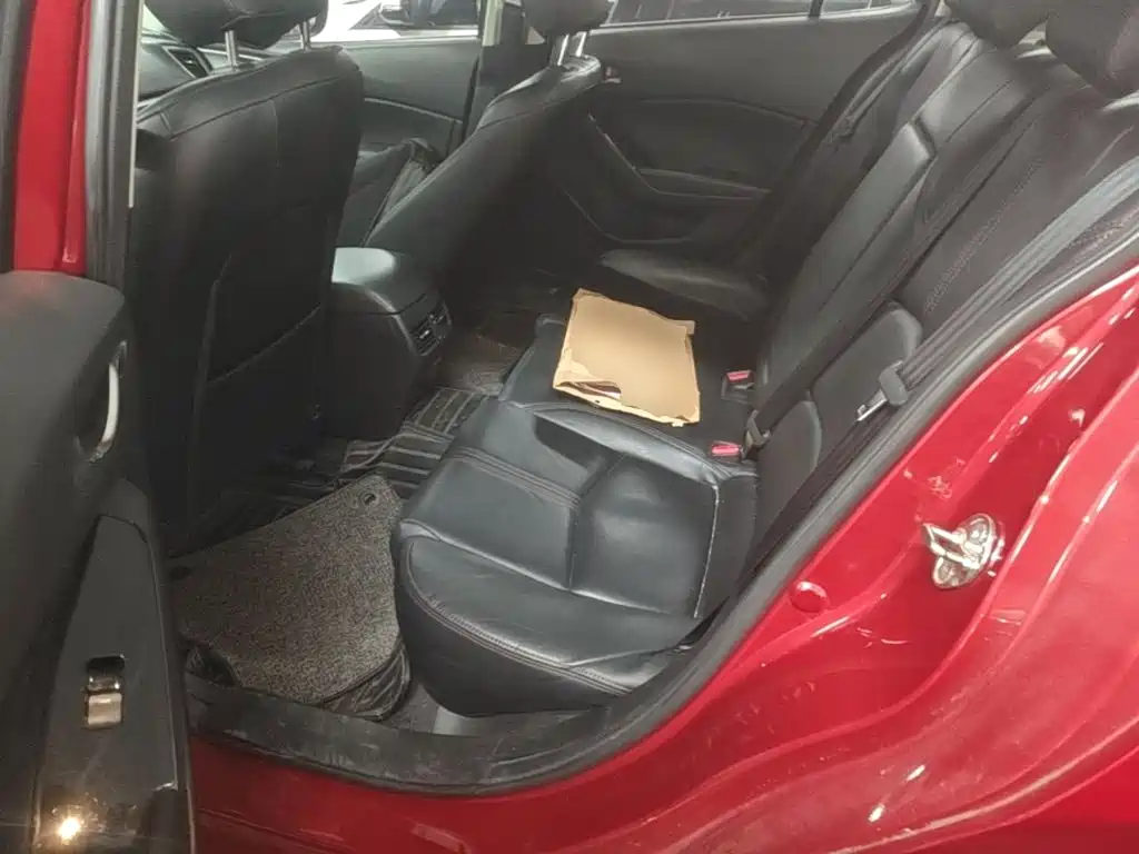 Mazda 3 Axela 2018 — фото 17