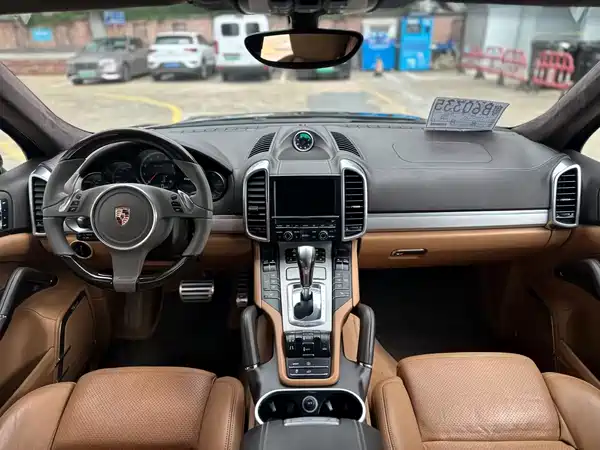 Porsche Cayenne 2011