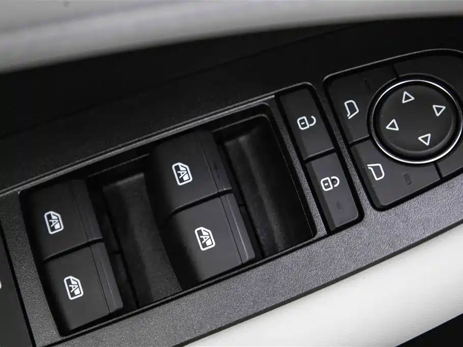 BYD Seal 05 DM-i 2025 — фото 26