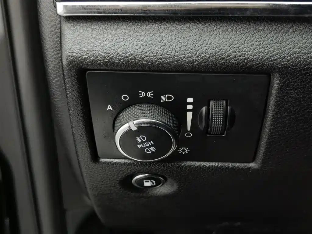 Jeep Grand Cherokee 2017 — фото 21