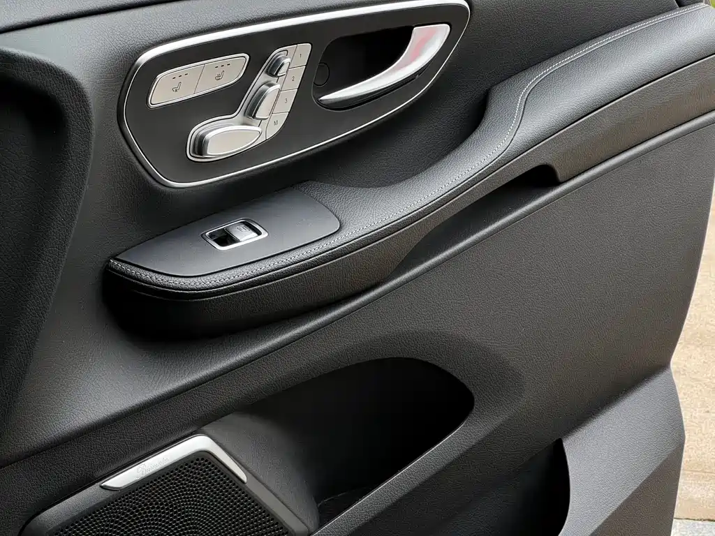 Mercedes-Benz V-Class 2018 — фото 8