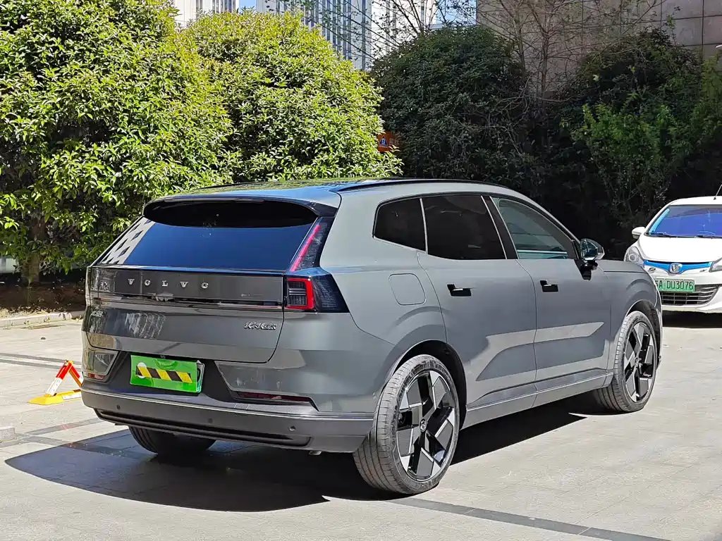 Volvo XC70 PHEV 2025 — фото 4