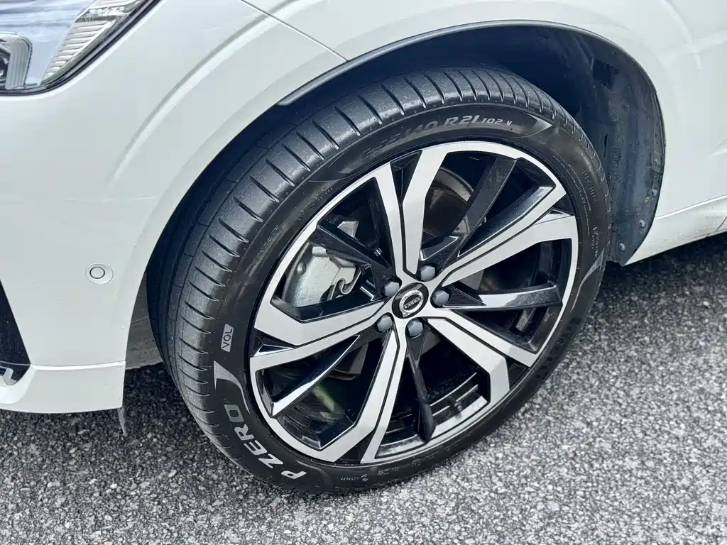 Volvo XC60 PHEV 2022 — фото 11