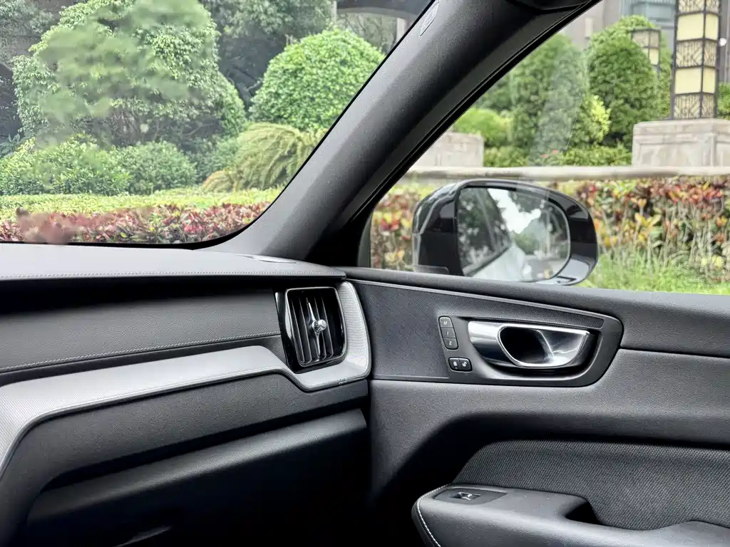 Volvo XC60 PHEV 2022 — фото 7