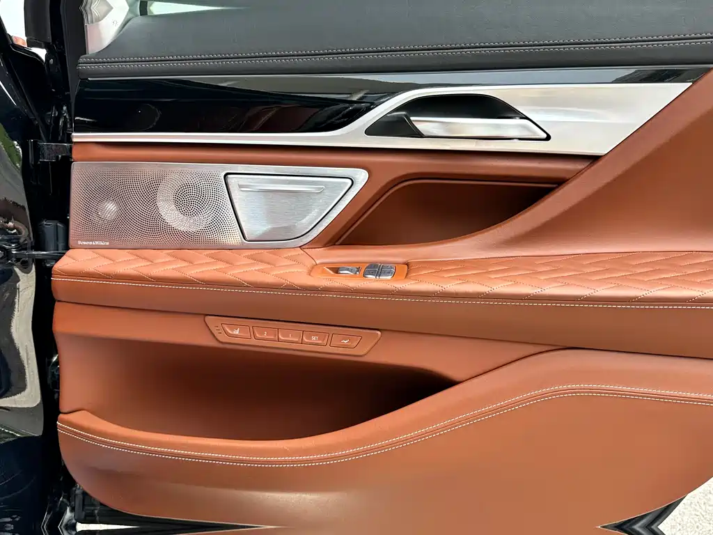 BMW 7 Series 2020 — фото 8