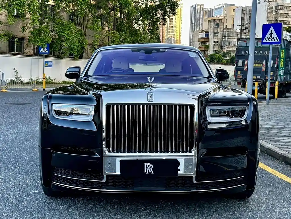 Rolls-Royce Phantom 2019 — фото 2