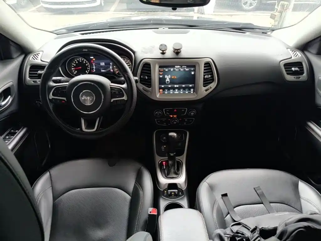 Jeep Compass 2019 — фото 10