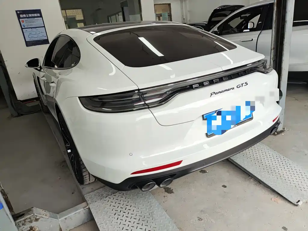 Porsche Panamera 2023 — фото 10