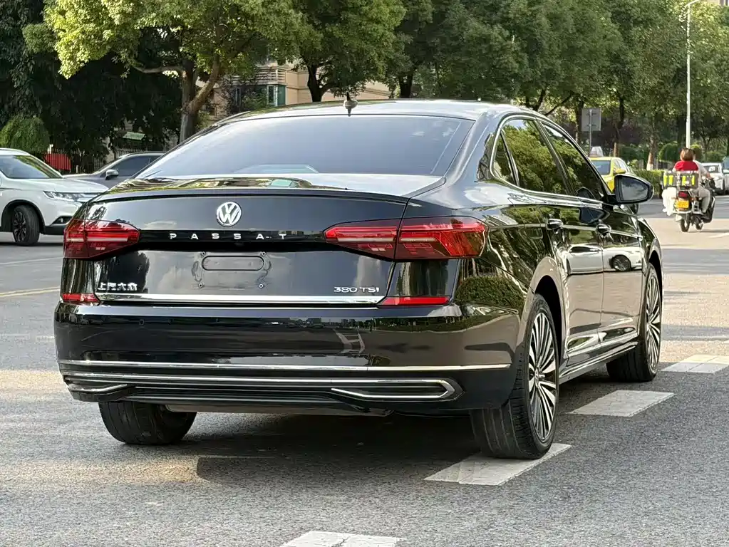 Volkswagen Passat 2020 — фото 16
