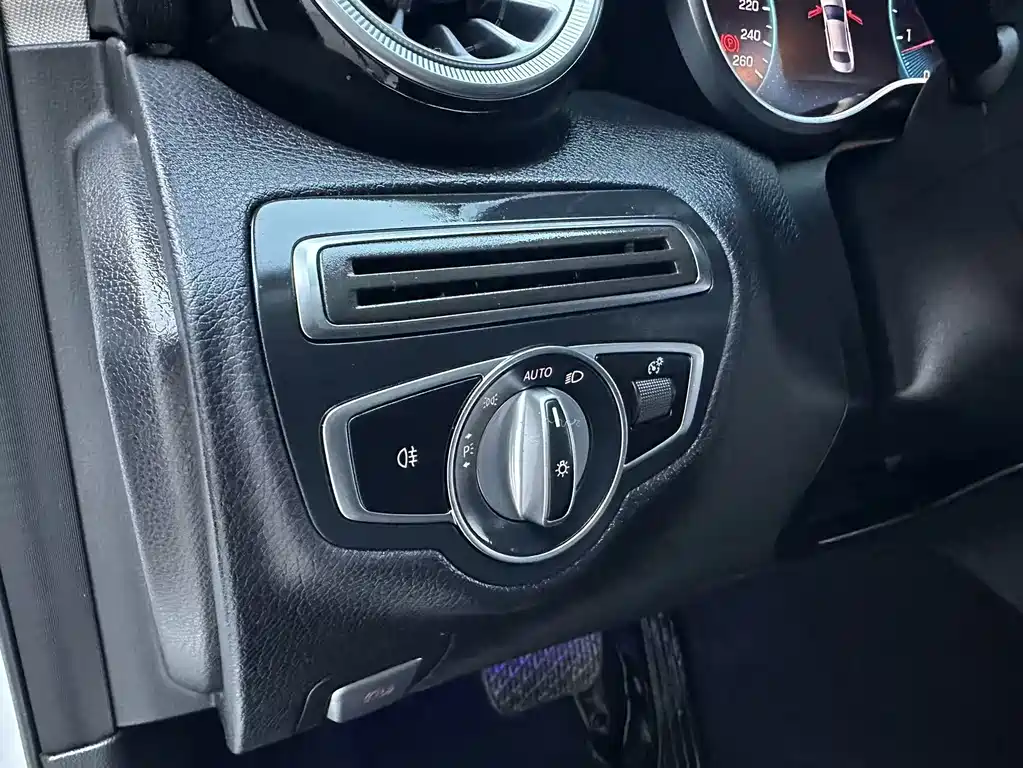 Mercedes-Benz C-Class 2022 — фото 19
