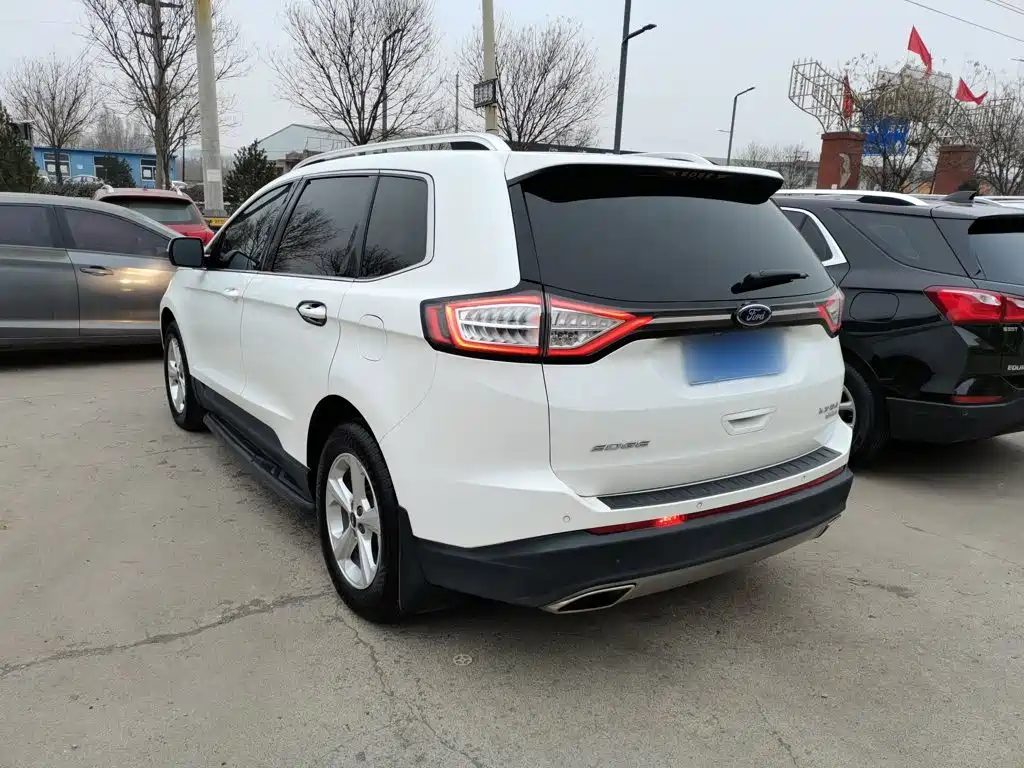 Ford Edge 2017 — фото 23
