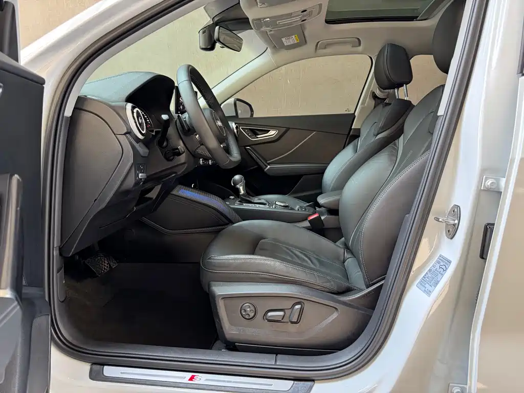 Audi Q2L 2023